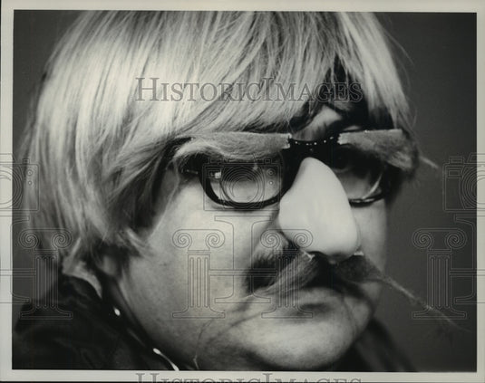 Press Photo Marshall Efron as Haman on episode of "Marshall Efron's Illustrated- Historic Images