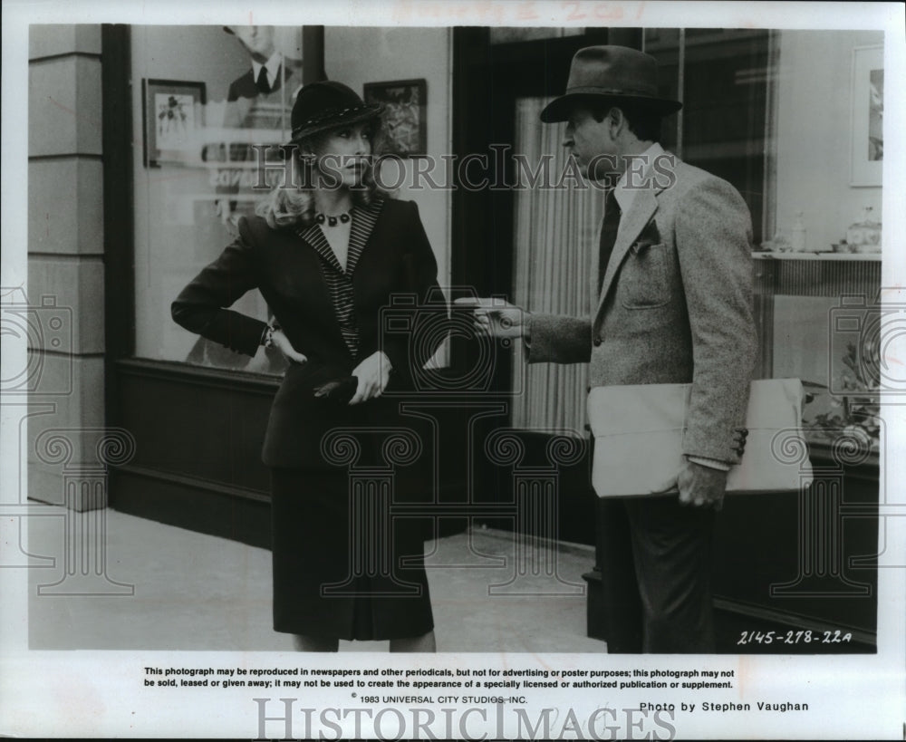 1989 Press Photo Teri Garr and Mac Davis in scene from &quot;The Sting II&quot;- Historic Images