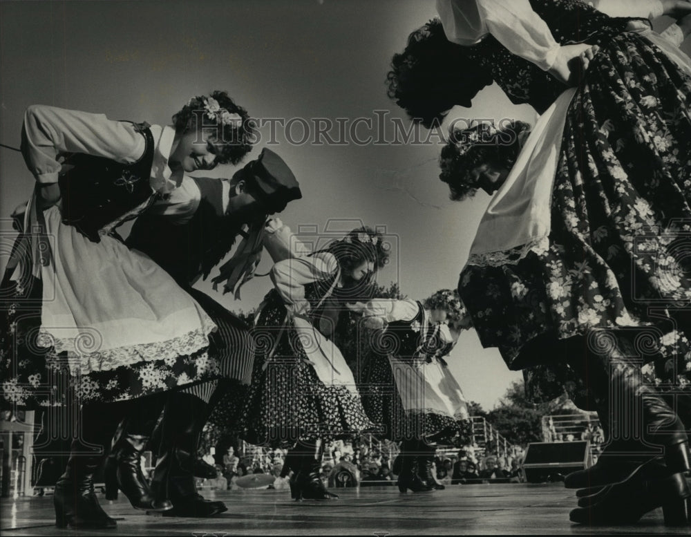 1986 Press Photo Mazur Polish Dancers at Harvest Festival at Enderis Playfield