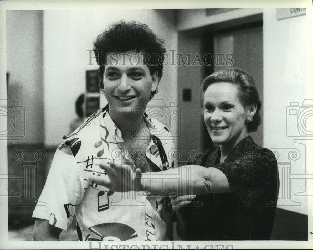 1984 Press Photo Howie Mandel, Tammy Grimes. scene from &quot;Playing God, Part II&quot;- Historic Images