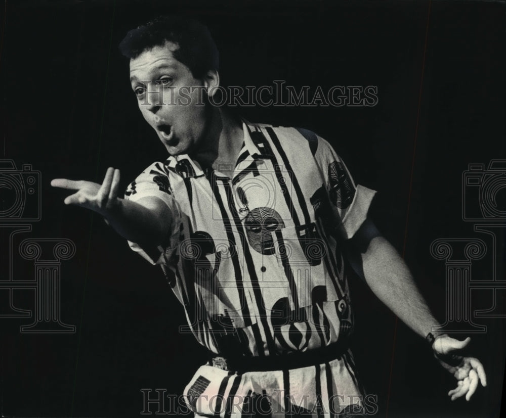 1987 Press Photo Howie Mandel, comedian on stage at the PAC, Milwaukee- Historic Images