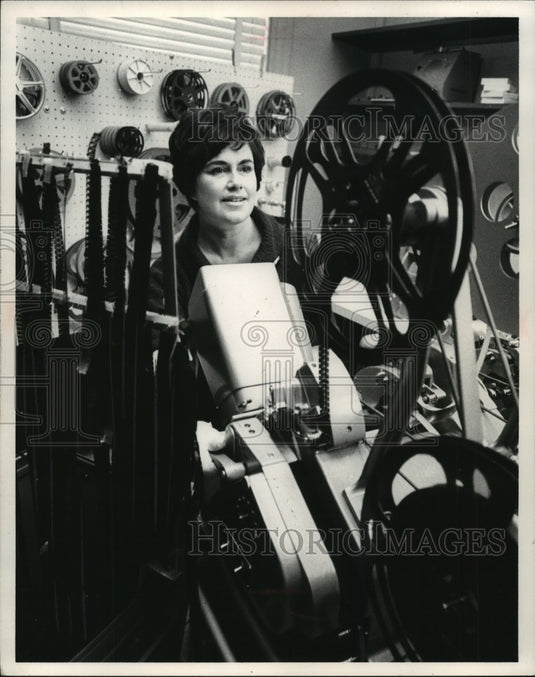 1970 Press Photo Jane Farley Moynihan at the Movieola - mjp17677- Historic Images