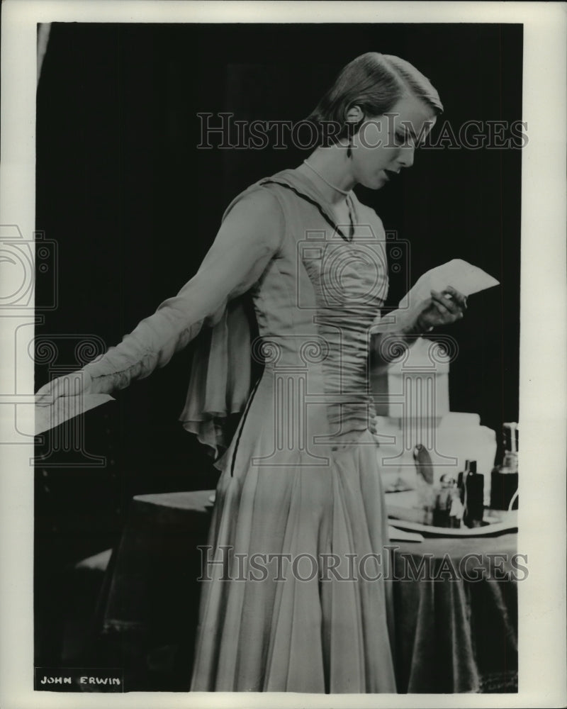 1953 Press Photo Julie Harris as Sally Bowles in "I Am A Camera" - mjp17685- Historic Images