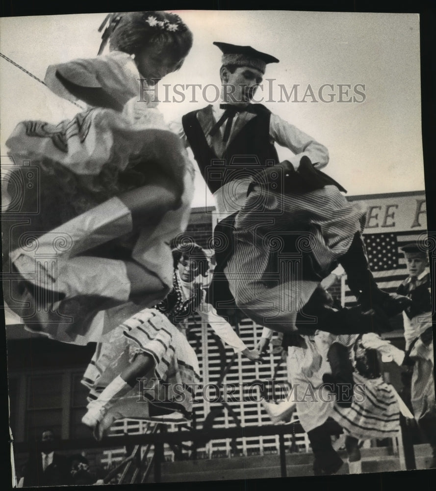 1964 Press Photo Mazur Polish Dancers Perform at Harvest Festival in Wisconsin- Historic Images