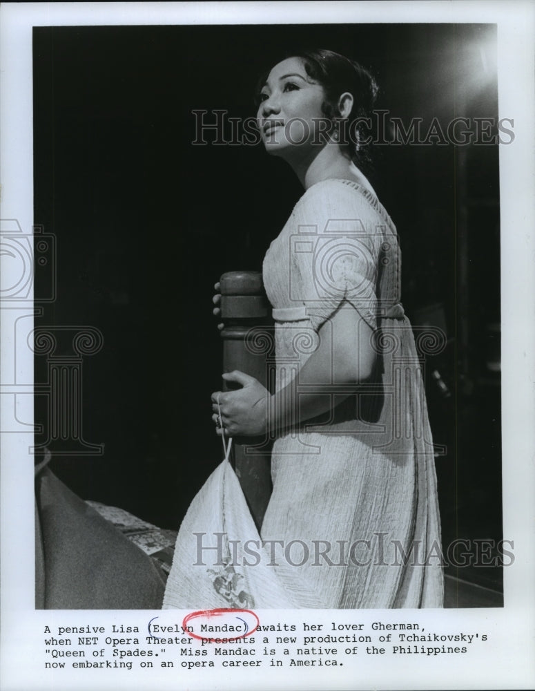 1971 Press Photo Evelyn Mandac, Soprano, in &quot;Queen of Spades&quot;- Historic Images