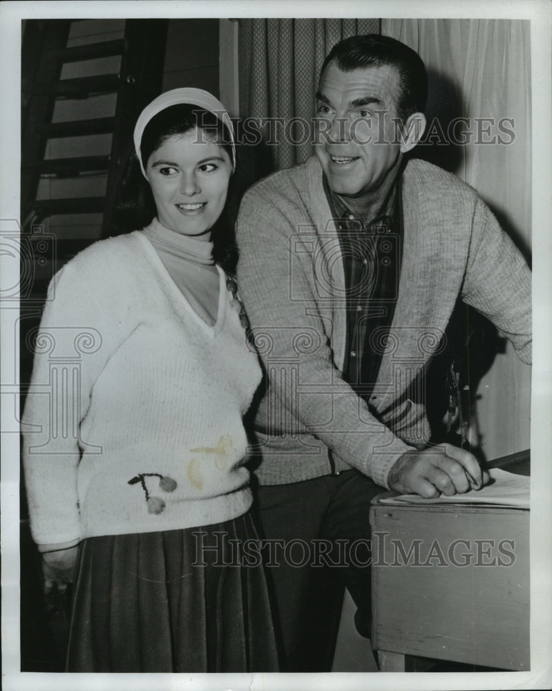 1964 Press Photo Claudia Martin &amp; Fred MacMurray rehearse for &quot;My Three Sons&quot;- Historic Images