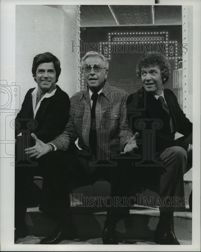 1976 Press Photo Dick Gautier, Robert Reed &amp; Allen Ludden, game show &quot;Stumpers&quot;- Historic Images