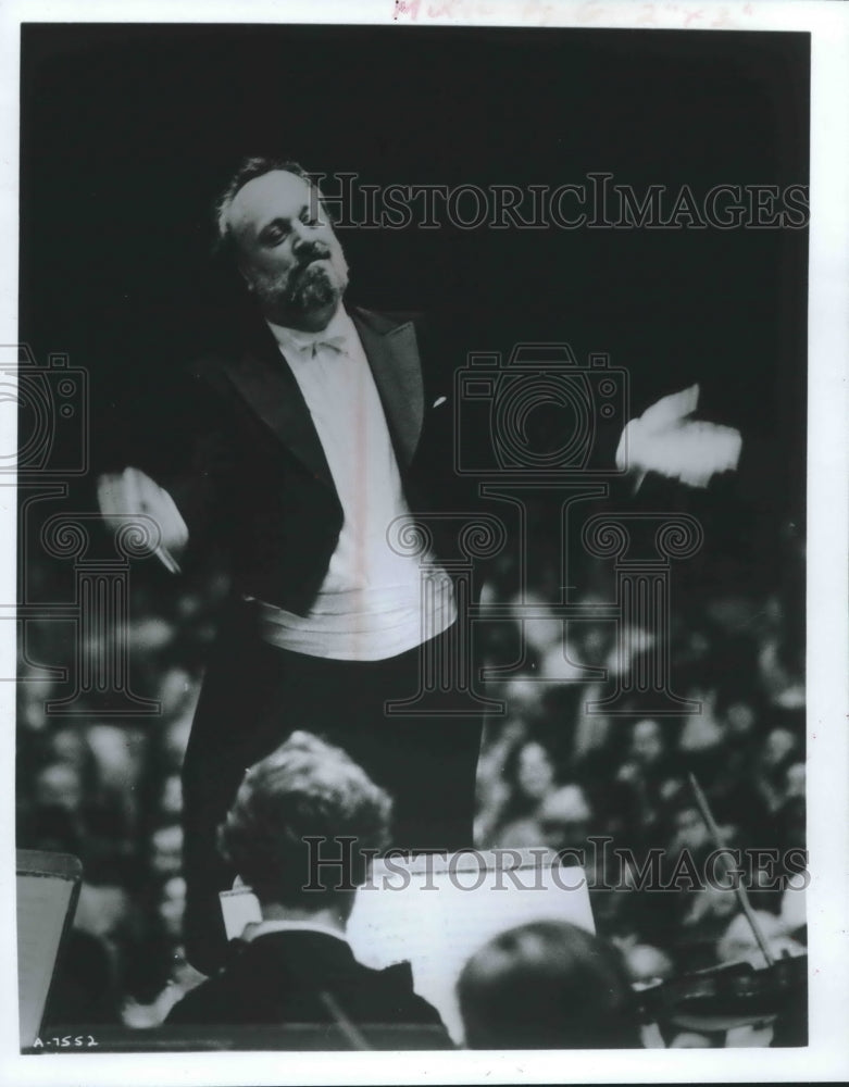 1982 Press Photo Conductor Kurt Masur conducting an orchestra. - mjp19055- Historic Images