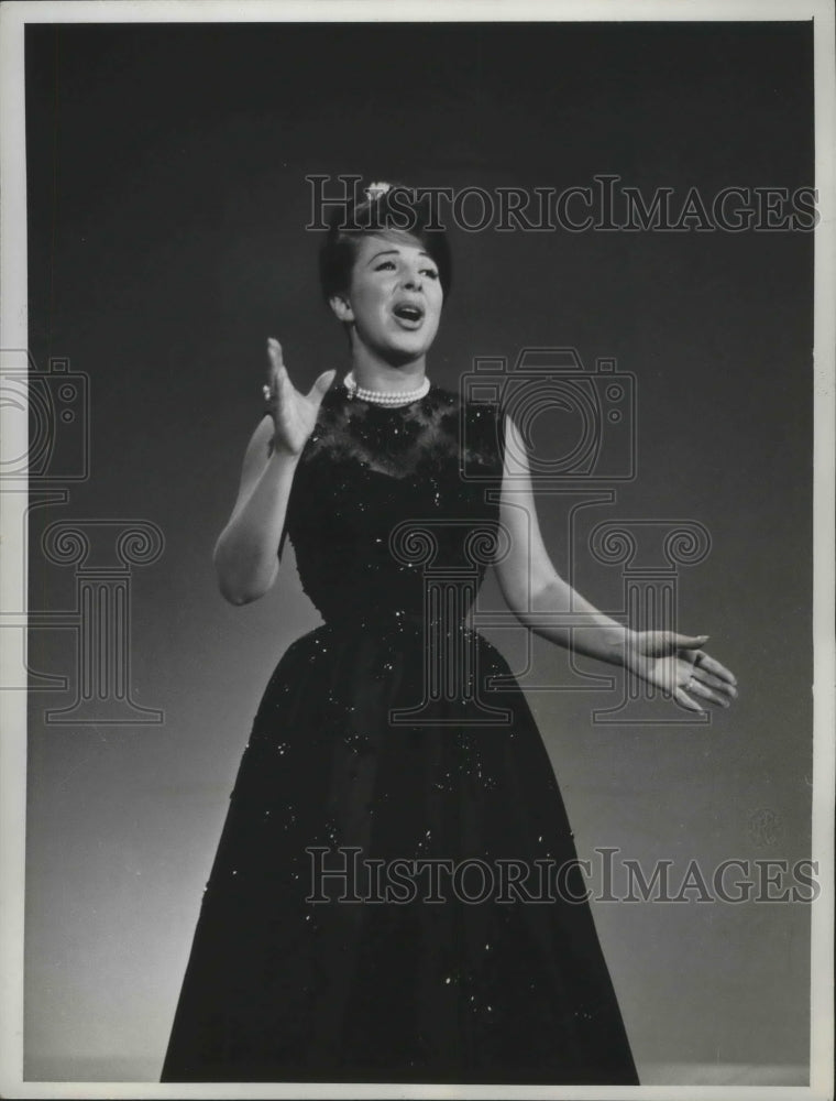 1962 Press Photo Singer Eydie Gorme on &quot;The Garry Moore Show&quot;- Historic Images