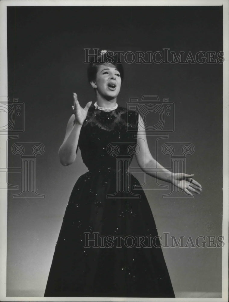 1962 Press Photo Singer Eydie Gorme on "The Garry Moore Show"- Historic Images