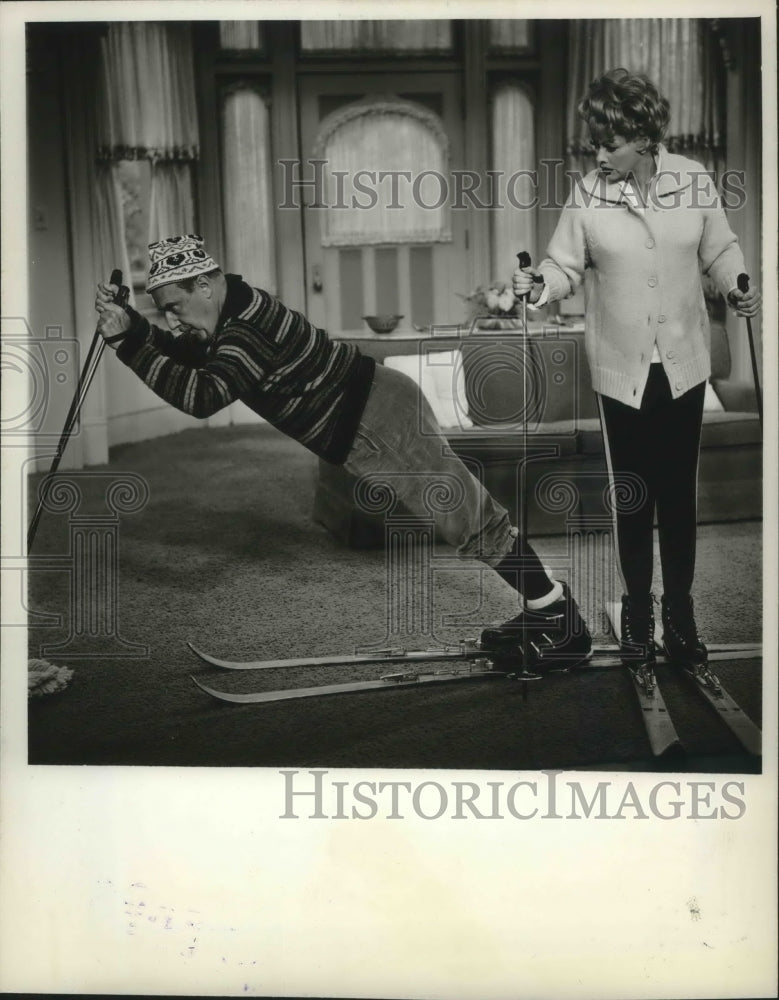 1965 Press Photo Gale Gordon and Lucille Ball on &quot;The Lucy Show&quot;- Historic Images