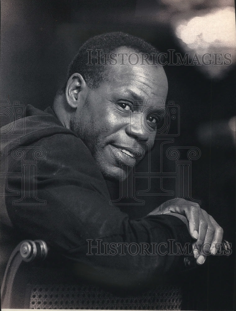 1993 Press Photo Danny Glover to star in The Saint of Fort Washington.- Historic Images