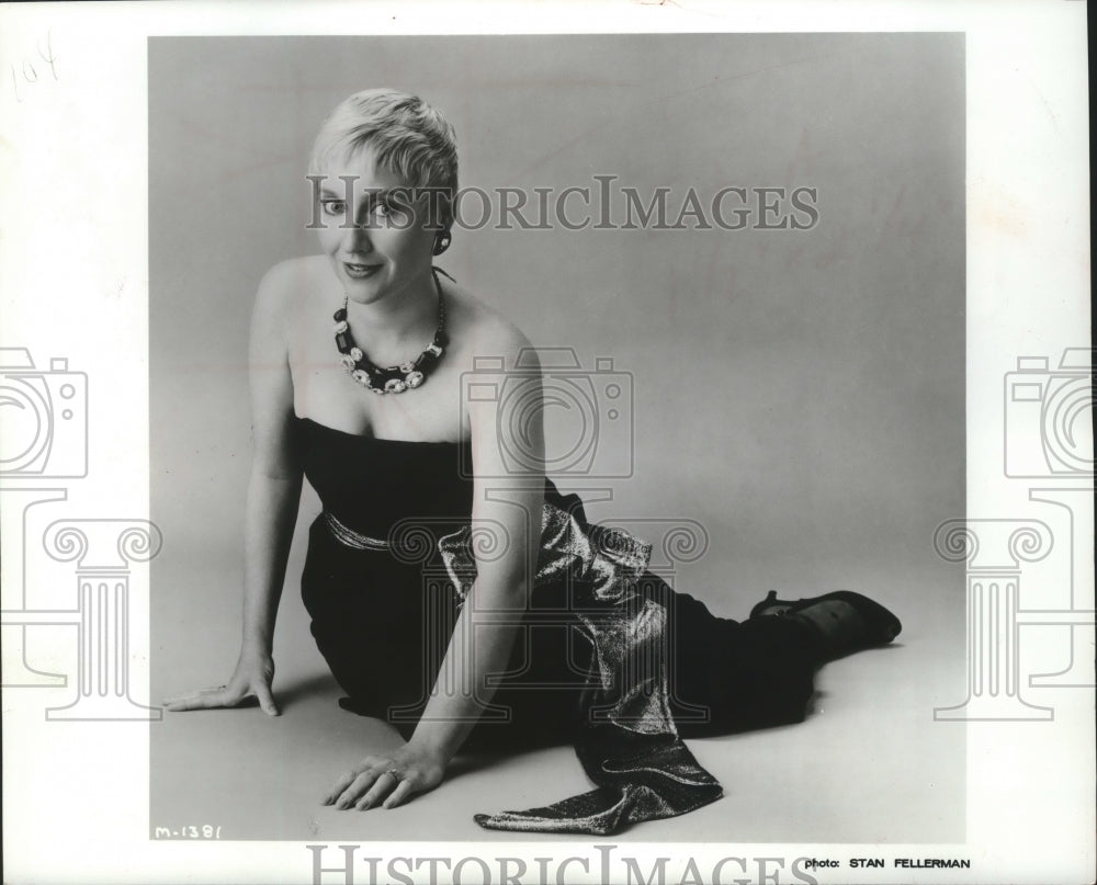 1990 Press Photo Soprano, Ernie Mills. - mjp19771- Historic Images