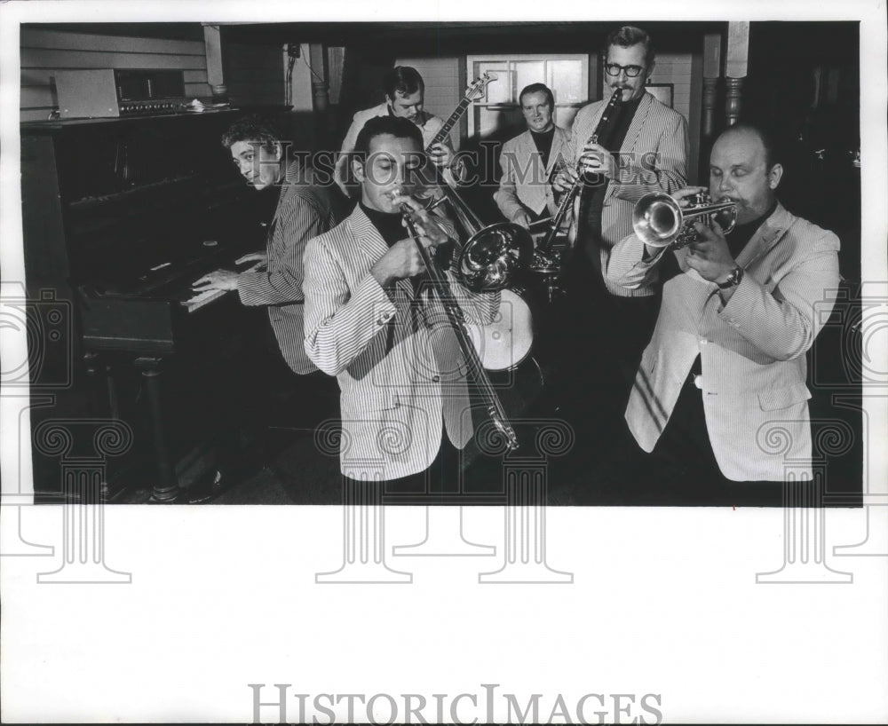 1968 Press Photo North Water Street Tavern Band members- Historic Images