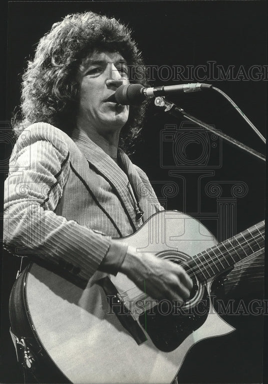 1981 Press Photo REO Speedwagon's Kevin Cronin In Milwaukee - mjp20857- Historic Images