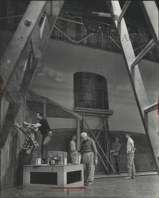 1967 Press Photo The Milwaukee Players set up the set for "The Rainmaker"- Historic Images