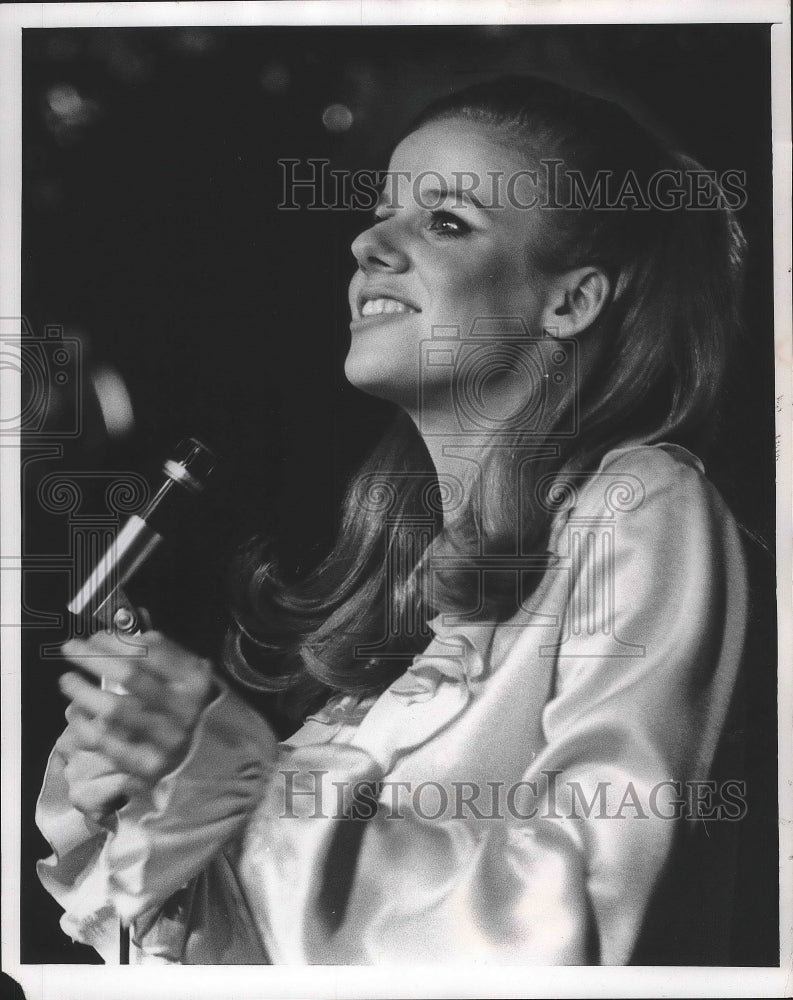 1970 Press Photo Terry O&#39;Mara, singer at Fazio&#39;s- Historic Images