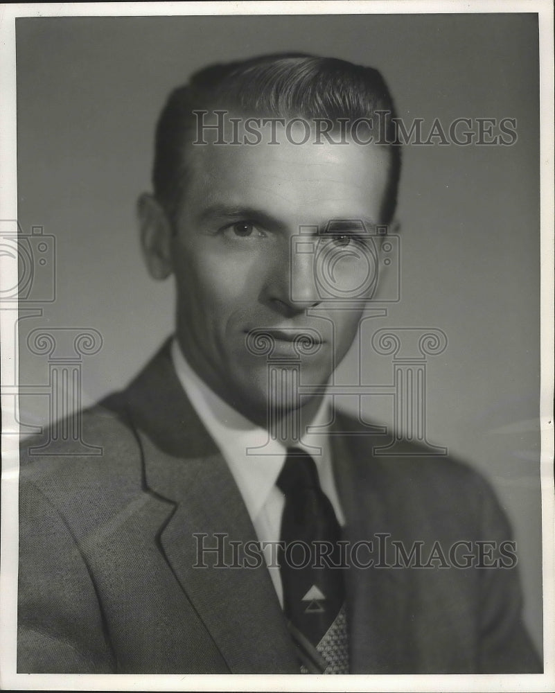 1962 Press Photo John F. Hinkle, WISN-TV chief accountant, Milwaukee, Wisconsin- Historic Images