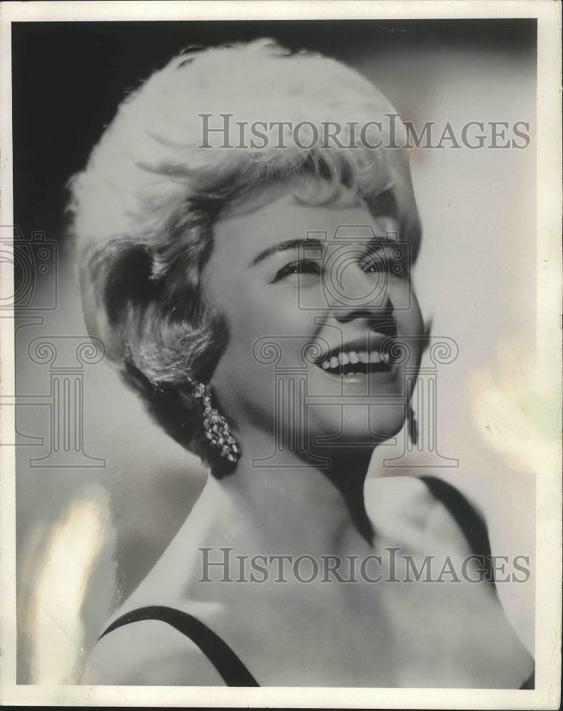 1967 Press Photo American cabaret singer, Hildegarde- Historic Images
