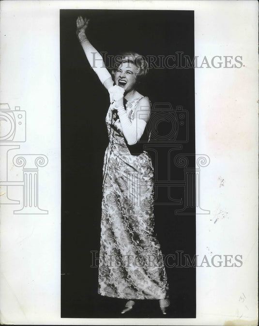 1973 Press Photo Hildegarde at Rainbow Grill atop Rockefeller Center, New York- Historic Images