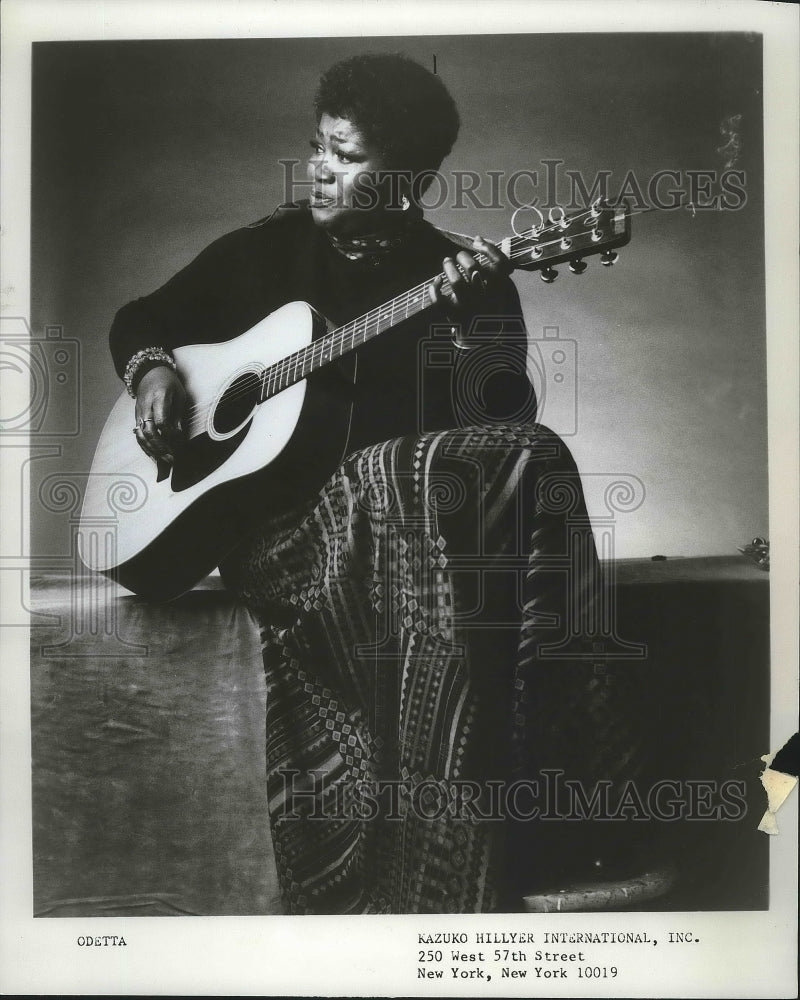 1973 Press Photo Folk singer Odetta performing- Historic Images