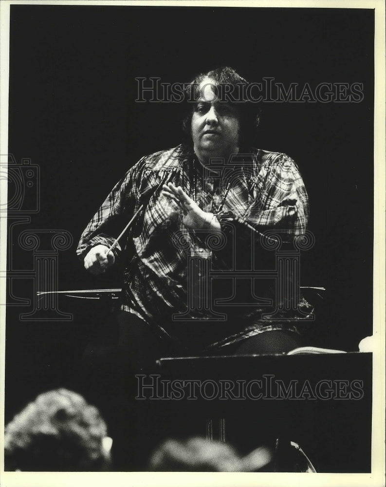 1981 Press Photo Conductor Margaret Hawkins - mjp21360- Historic Images