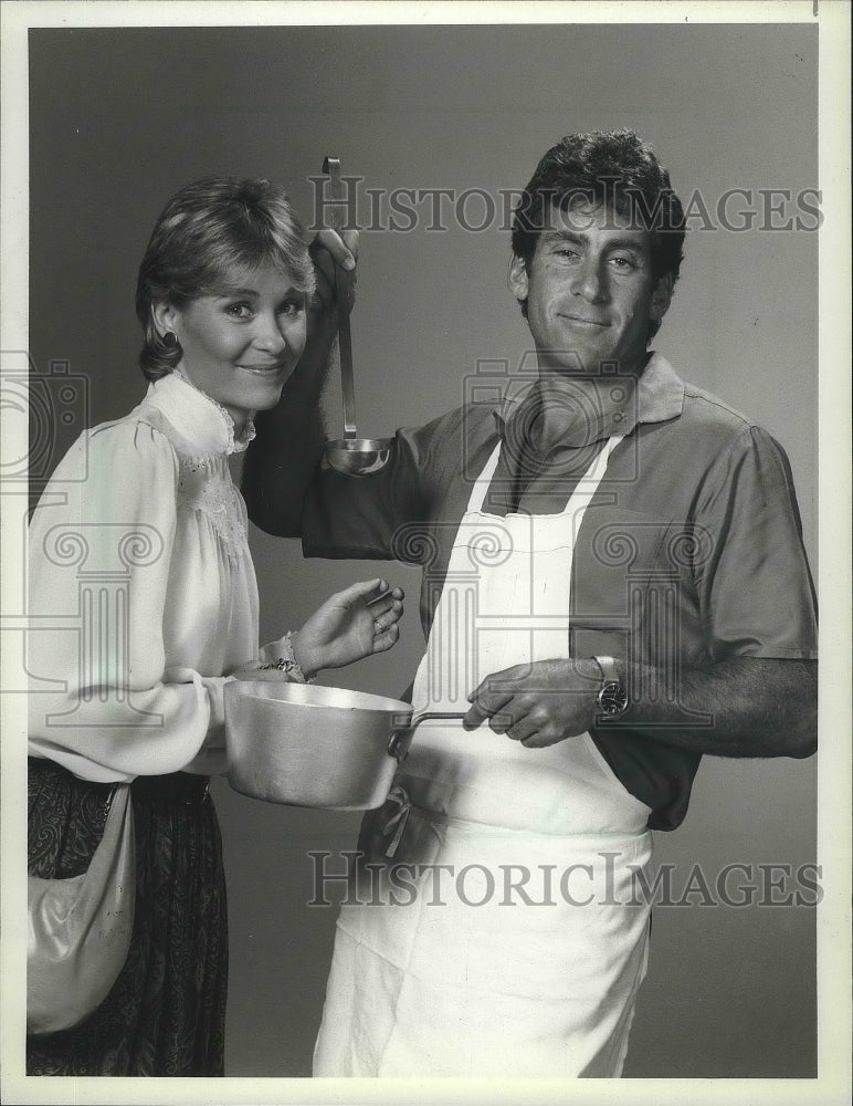 1982 Press Photo Paul Michael Glaser in &quot;Wait Till Your Mother Gets Home&quot;- Historic Images