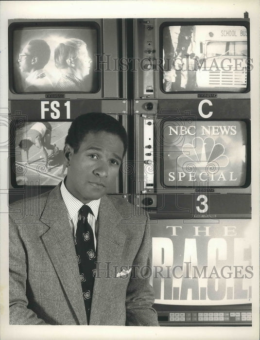 1989 Press Photo Bryant Gumbel Hosts NBC's 'The R.A.C.E.' In Milwaukee- Historic Images