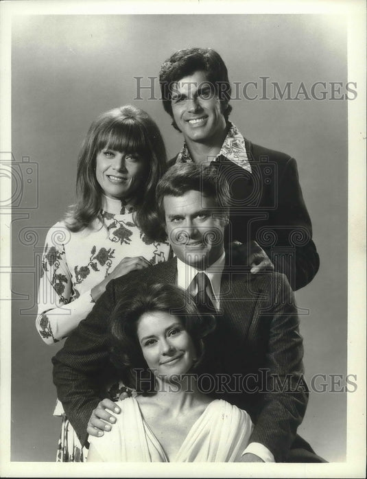 1973 Press Photo Larry Hagman with cast of "Here We Go Again"- Historic Images