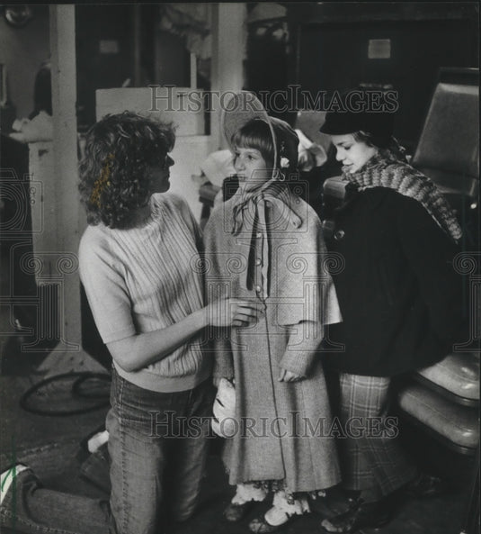 1982 Press Photo C.J. Robinson, Kevin and Kelly Herbst at Milwaukee Repertory.- Historic Images