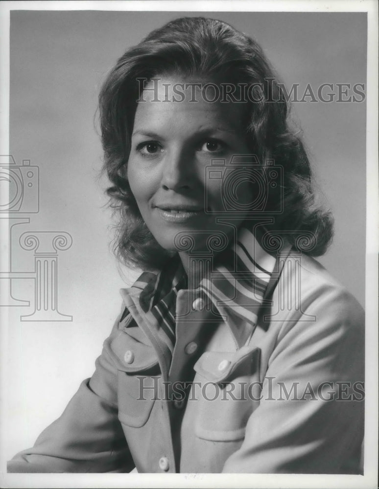 1974 Press Photo Harvian &quot;Bunny&quot; Raasch&quot; Milwaukee Journal TV personality