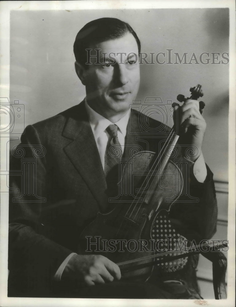 1968 Press Photo Nathan Milstein, with his violin- Historic Images
