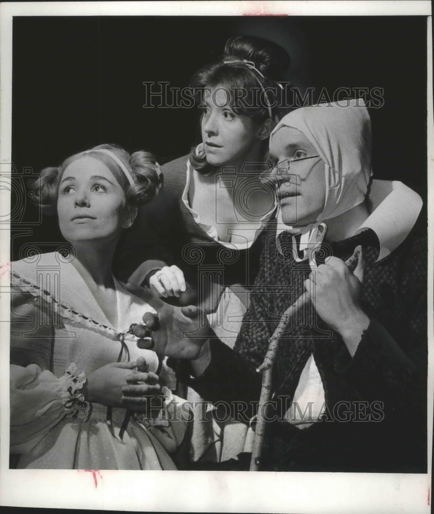 1967 Press Photo Scene from "The Miser" at the Milwaukee Repertory Theater- Historic Images