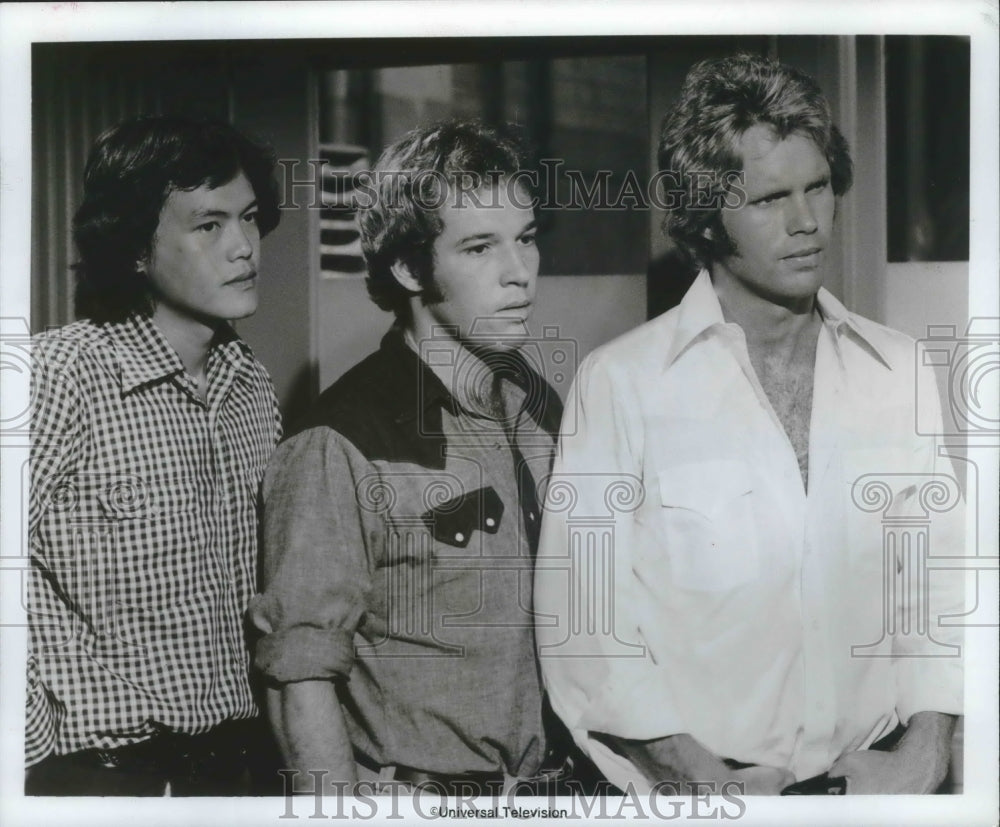 1973 Press Photo The plainclothes officers in "The Wooden Horse Caper"- Historic Images