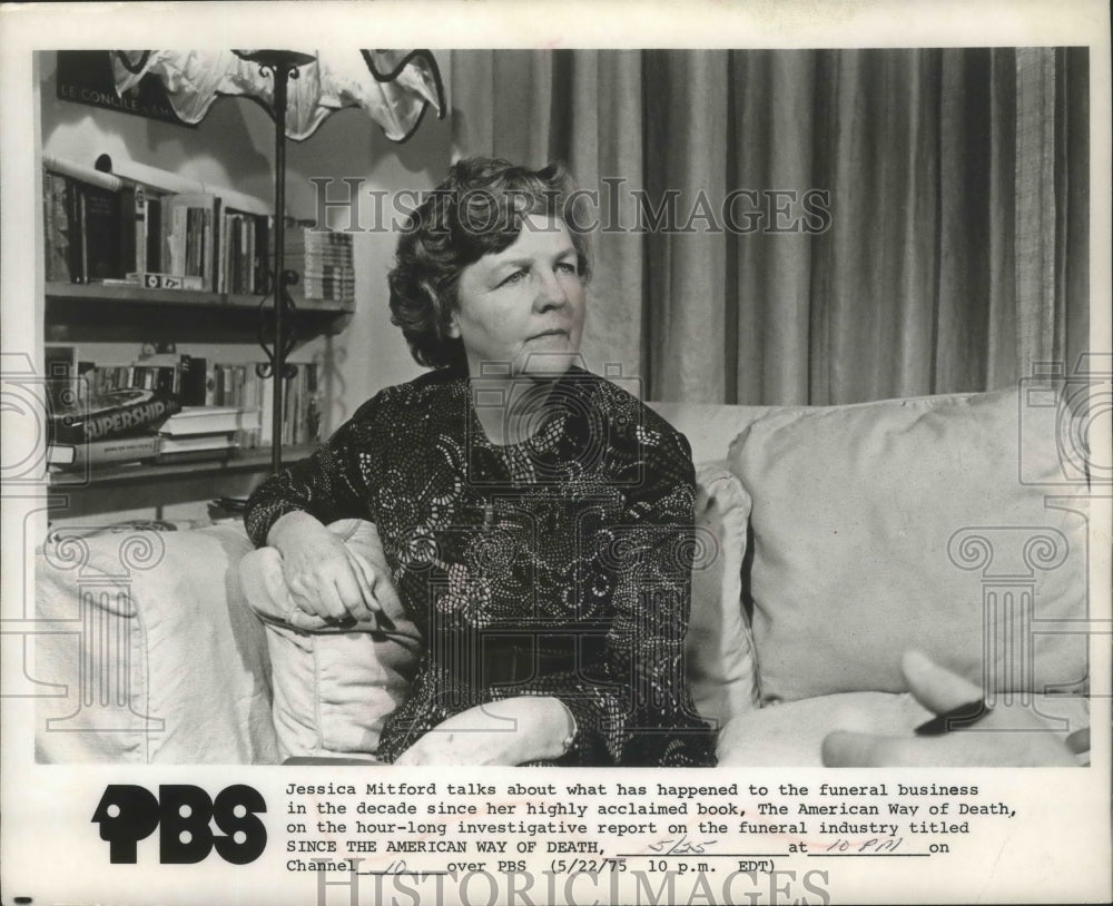 1975 Press Photo Jessica Mitford, author of &quot;The American Way of Death&quot;- Historic Images