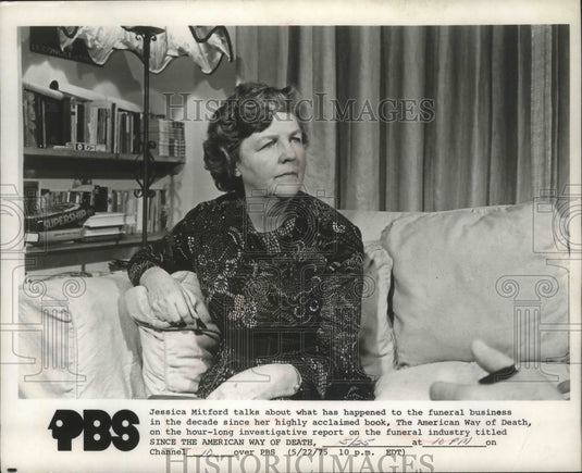 1975 Press Photo Jessica Mitford, author of "The American Way of Death"- Historic Images