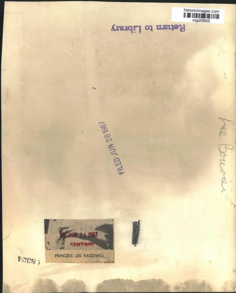 1967 Press Photo Princess Radziwill, John Ericson at garden of Verses, Chicago.