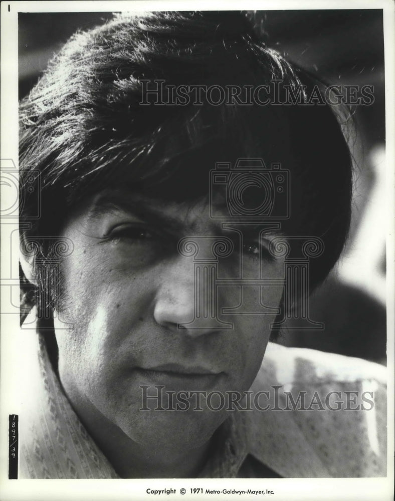 1971 Press Photo Actor Jerry Orbach in &quot;The Gang That Couldn&#39;t Shoot Straight.&quot;- Historic Images