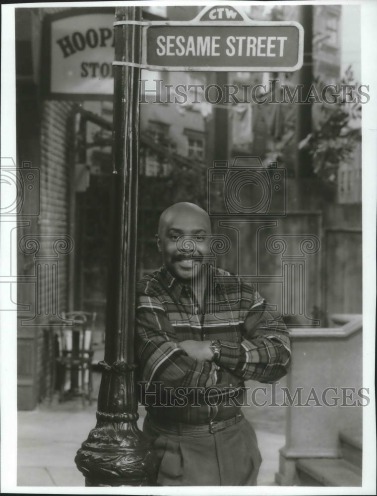 1992 Press Photo Roscoe Orman as Gordon from &quot;Seasame Street&quot; - mjp23019- Historic Images