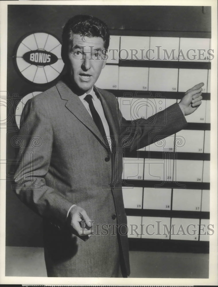 1961 Press Photo Jack Narz in &quot;Seven Keys&quot;- Historic Images