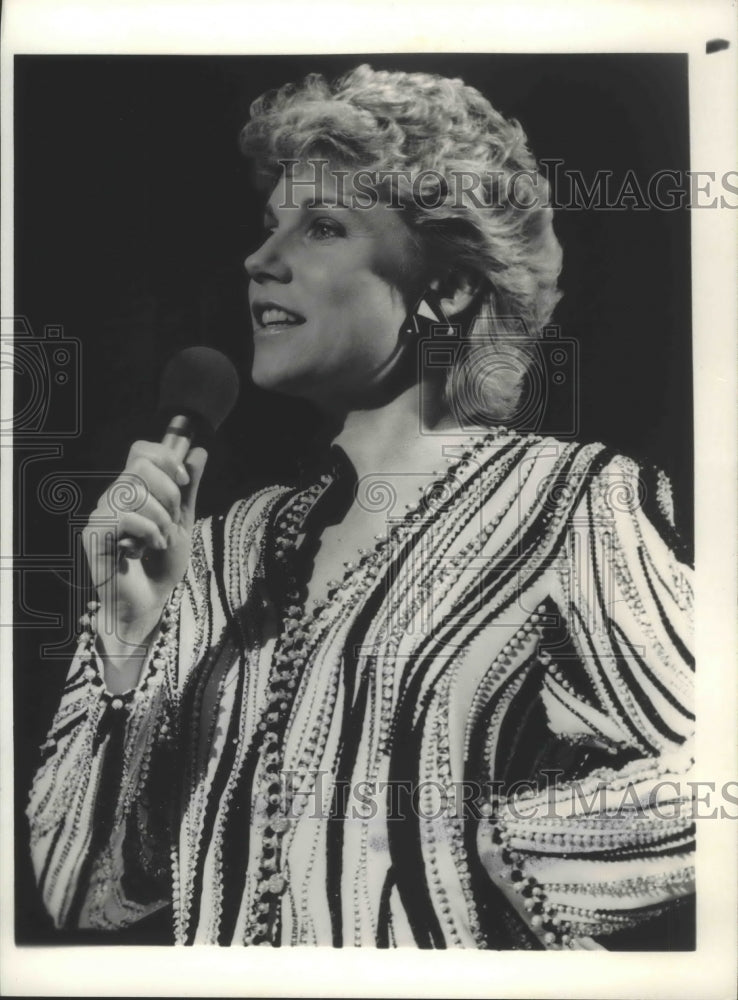 1984 Press Photo Anne Murray In 'Anne Murray's Winter Carnival..From Quebec'- Historic Images