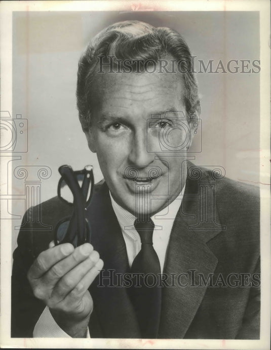 1984 Press Photo John Newland Acts As Host-Director Of ABC's 'Alcoa Presents'- Historic Images