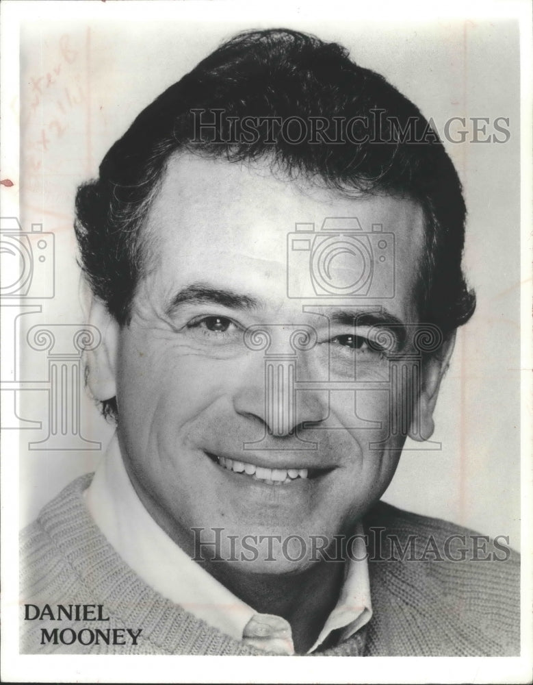 1990 Press Photo Daniel Mooney, U.S. actor, Milwaukee - mjp25016- Historic Images