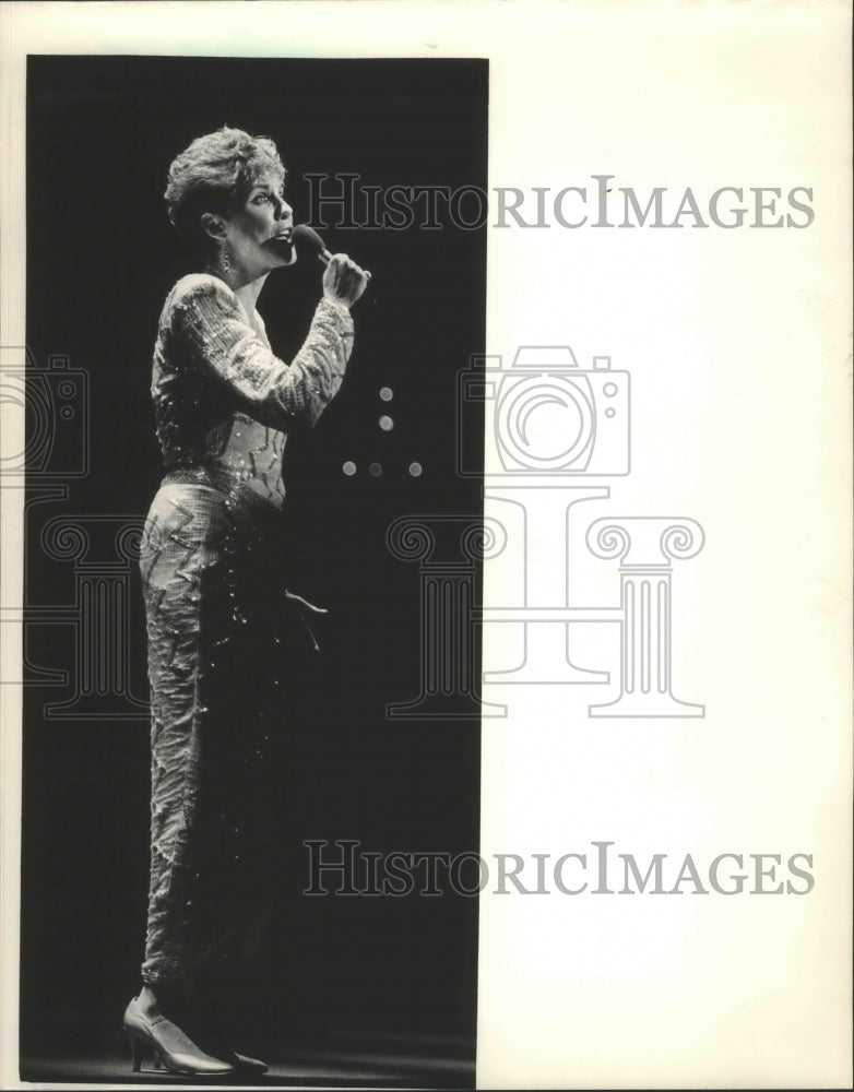 1985 Press Photo Singer Anne Murray performs at Riverside Theater - mjp25050- Historic Images