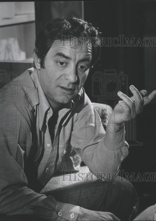 1975 Press Photo Corbett Monica, comedian, United States- Historic Images