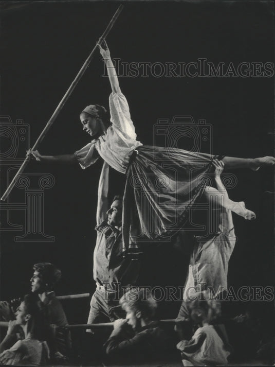 1985 Press Photo The Milwaukee Ballet Company performs "Missing Persons"- Historic Images