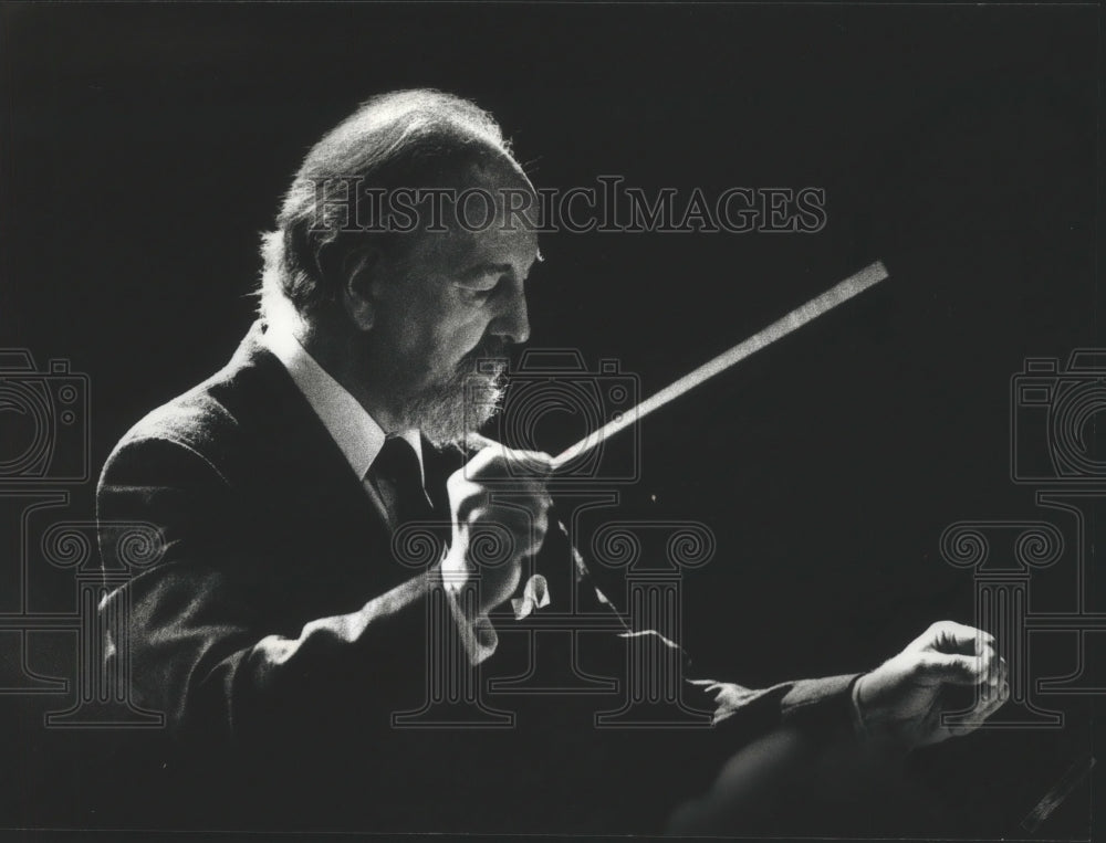 1990 Press Photo Edward Mumm conducts the Milwaukee Civic Symphony Orchestra- Historic Images
