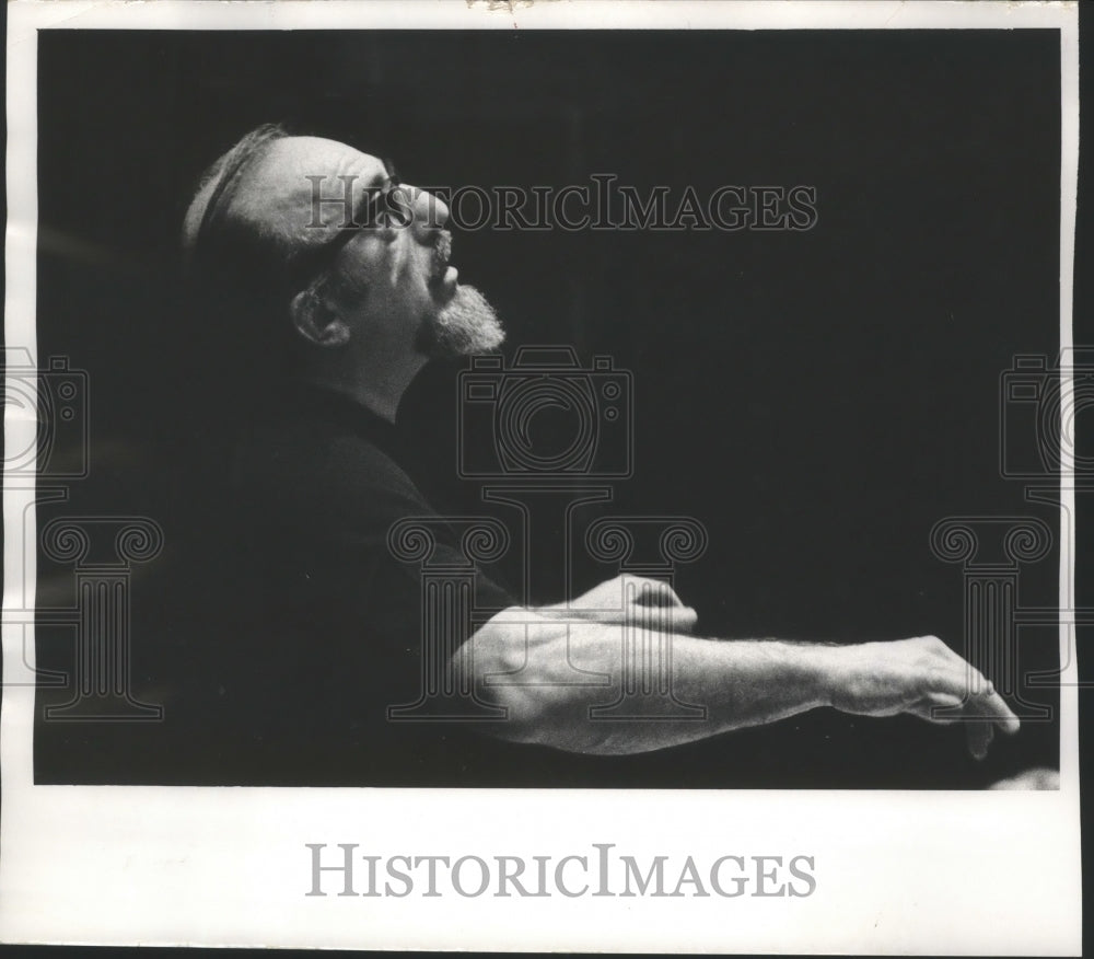1968 Press Photo Mitch Miller, conductor, in a Milwaukee, WI appearance.- Historic Images