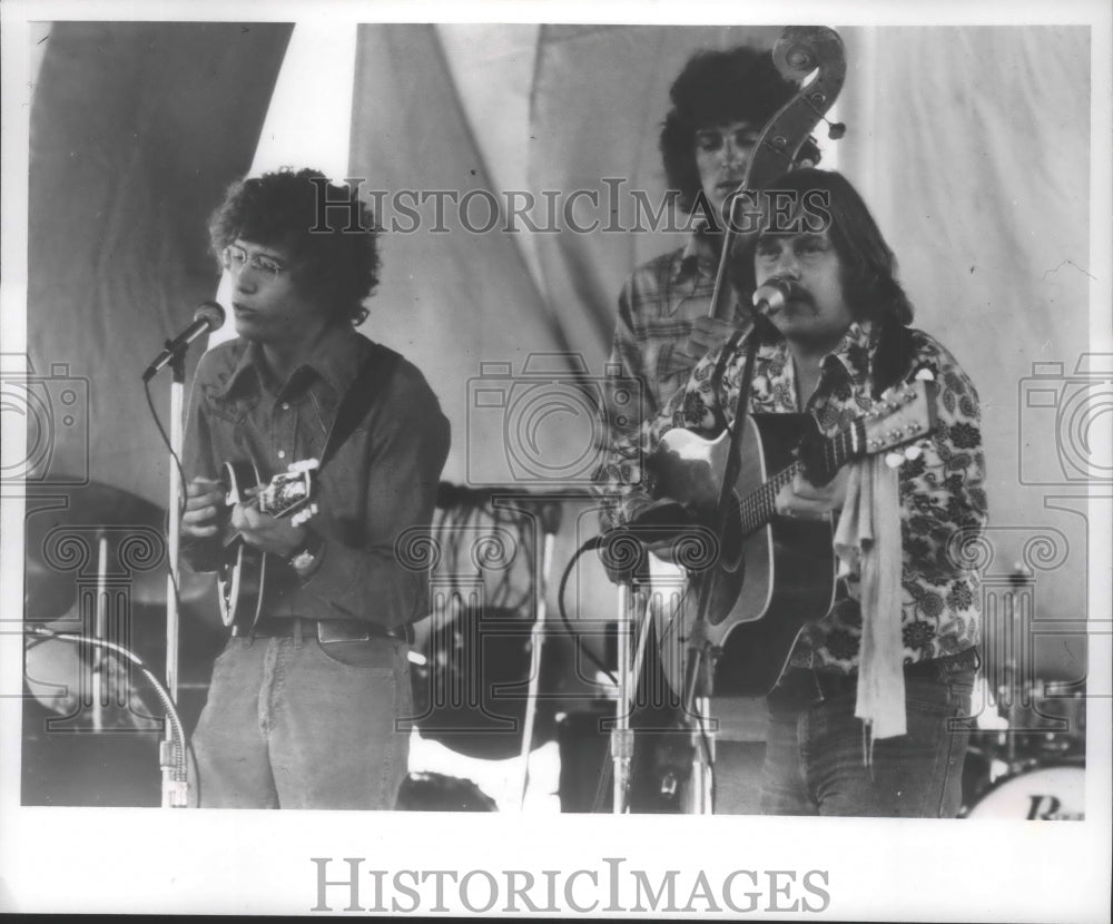 1975 Press Photo Popular bluegrass band Monroe Doctrine from Denver performs- Historic Images
