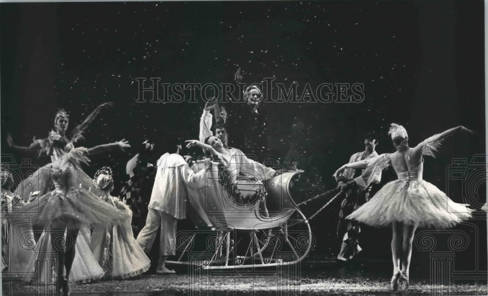 1989 Press Photo Milwaukee Ballet performs &quot;The Nutcracker&quot; - mjp25783- Historic Images